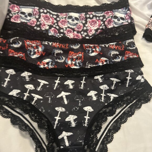 Morvia 3pk lace trim goth Skater Emo Goth panties M Skull Mushrooms Floral New - Picture 1 of 12